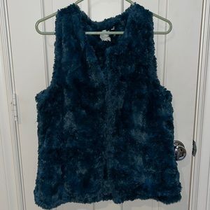 Gorgeous Dylan/True Grit brand faux fur vest